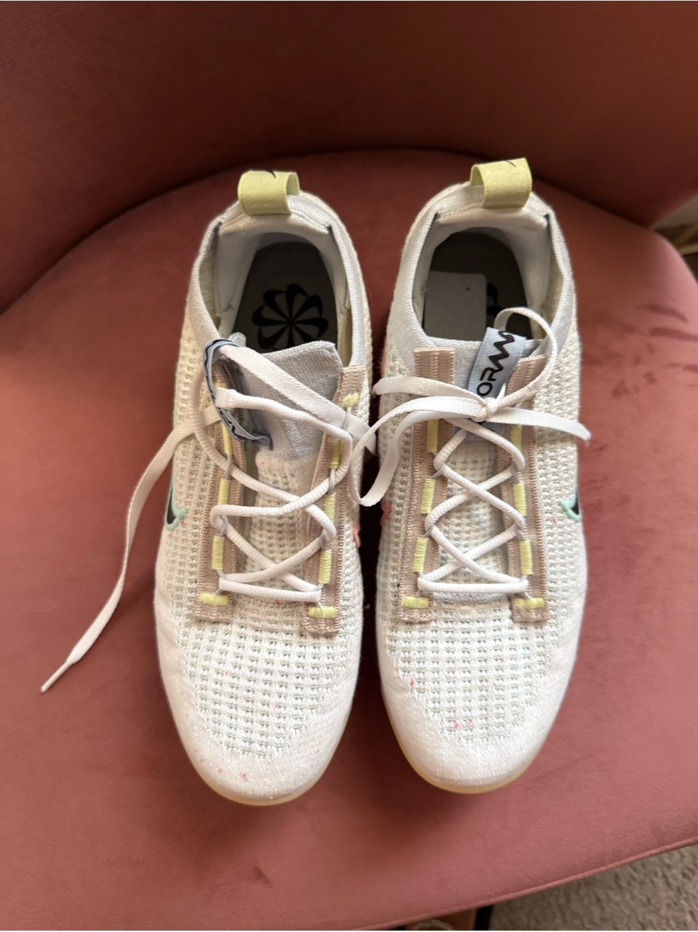 Nike Vapor Max-White/Gray w/Light Yellow back 7Y